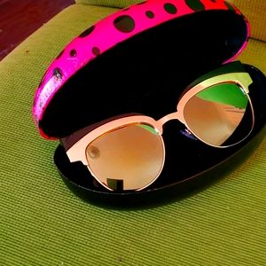 Cat eye sunglasses w/ case